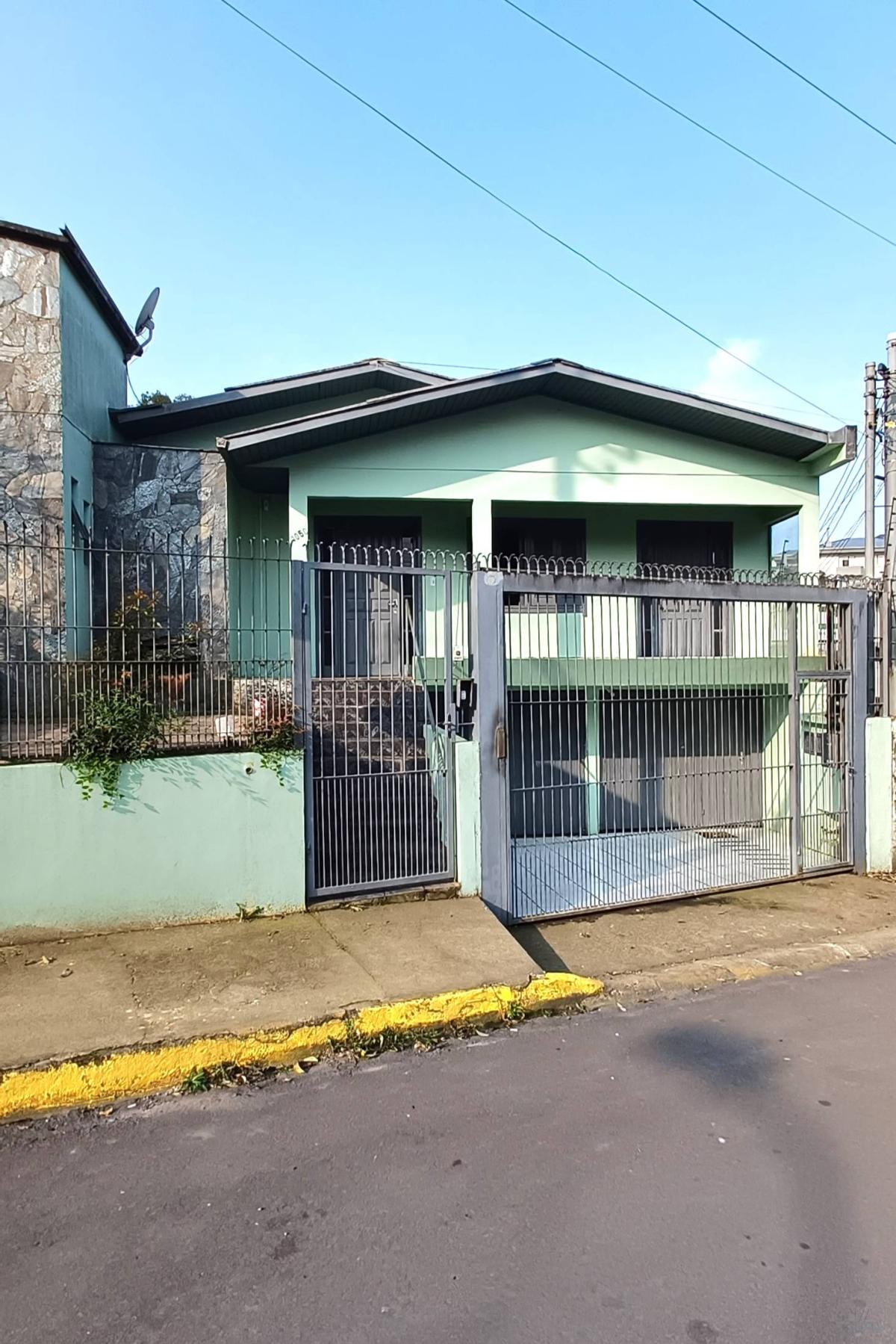 Casa com 3 quartos e 1 Suíte no Bairro De Lazzer - Corretora de Imóveis em Corretora da CAIXA em Caxias do Sul Dielle Chaves Mussoi CRECI 27.102J | 57.170F